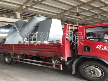 某生物科技公司訂（dìng）購的V型混合機裝車發貨