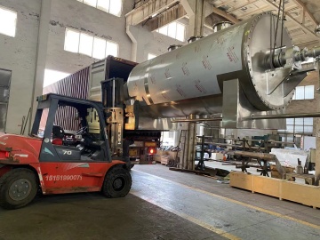 英國客（kè）戶定購ZKG-10000型真空耙式幹燥機（導熱油加熱型成套生產線）